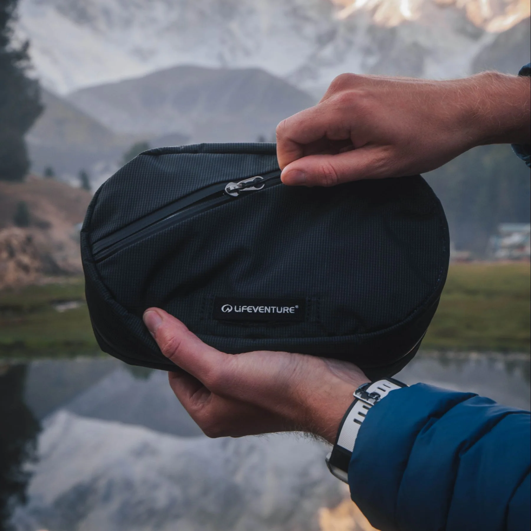 Folding Wash Bag - Image 5